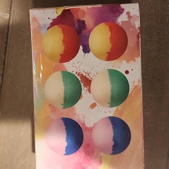 Colorful Bath Bomb Set - Picture 3 of 5